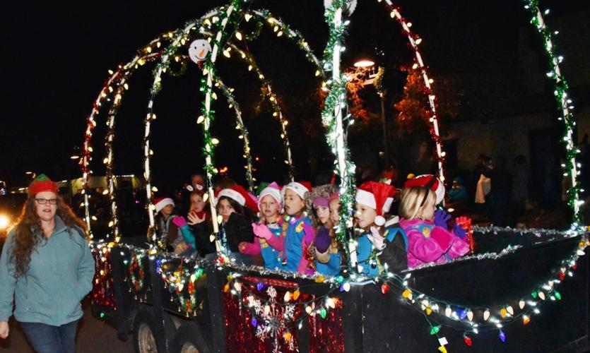 PHOTO GALLERY Young and old delight in Tehachapi's Christmas Parade