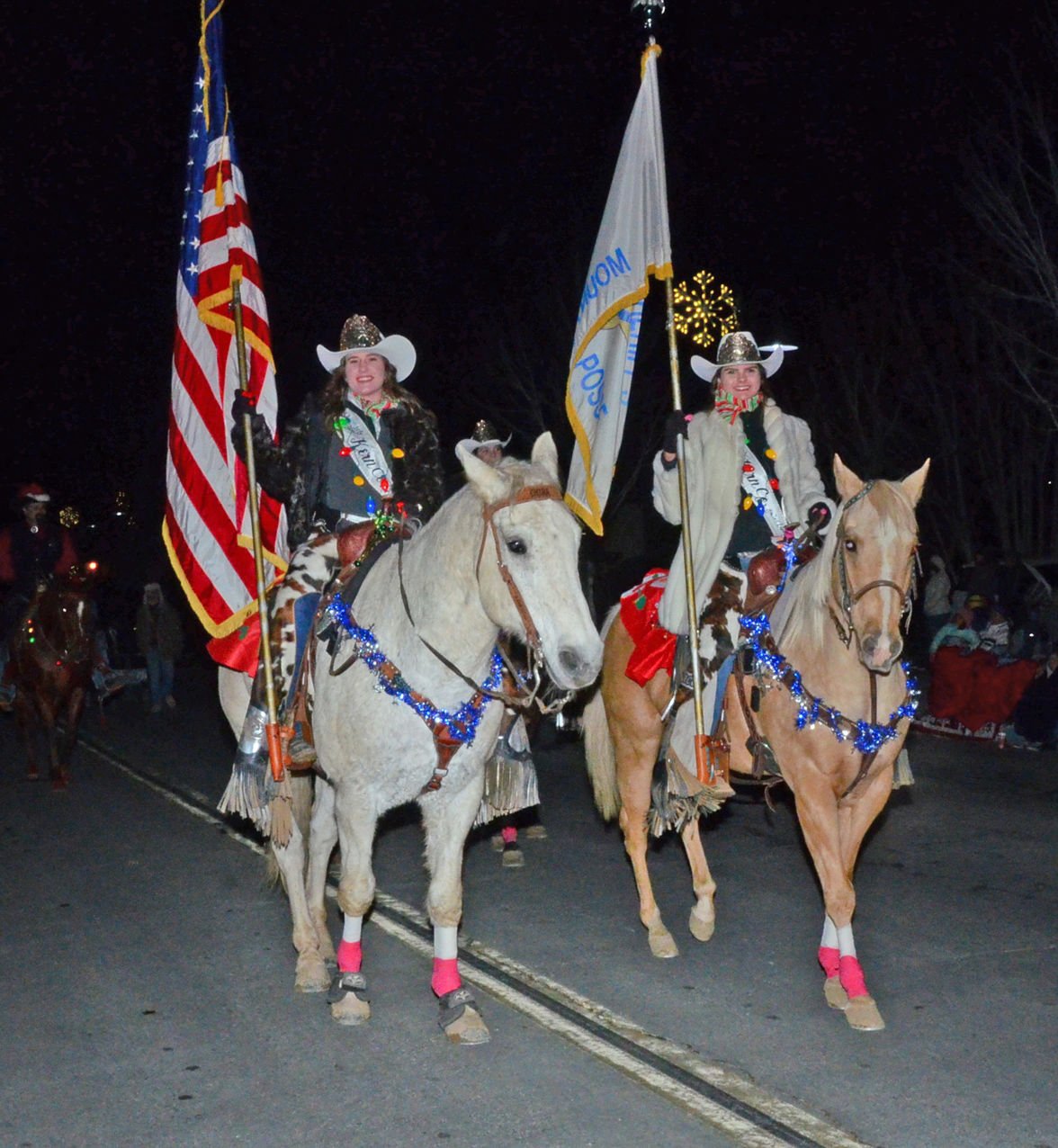 PHOTO GALLERY Cold temperatures don't stop Tehachapi's Christmas