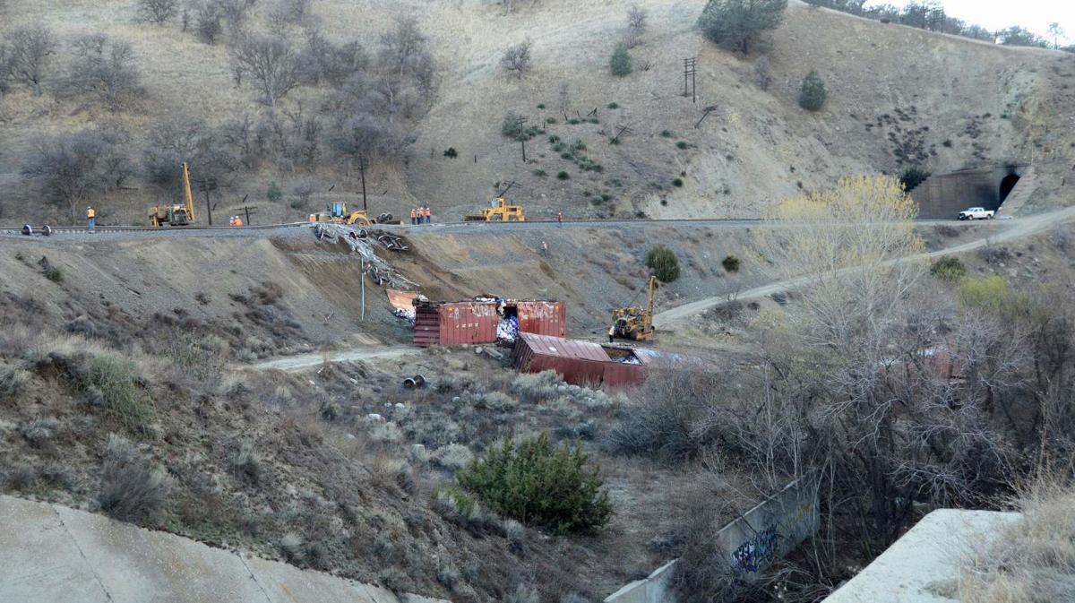 PHOTO GALLERY Rail traffic halted through Tehachapi following