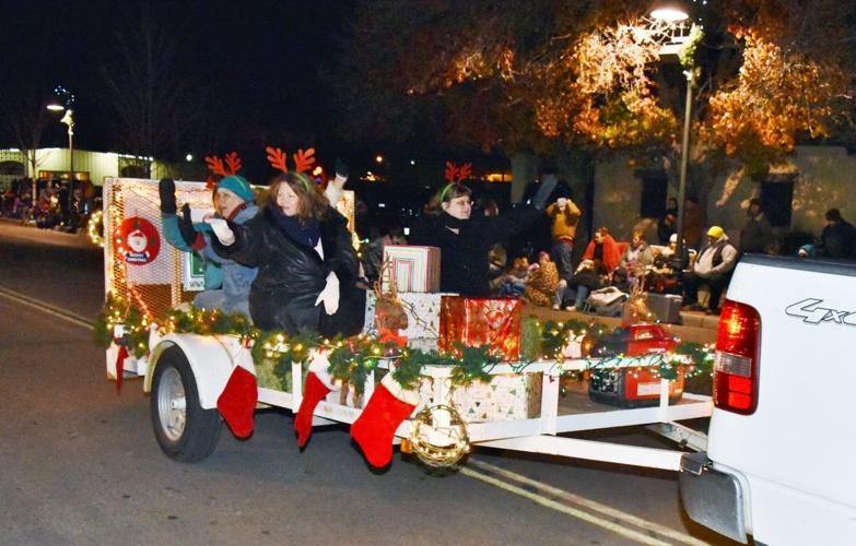 PHOTO GALLERY Young and old delight in Tehachapi's Christmas Parade