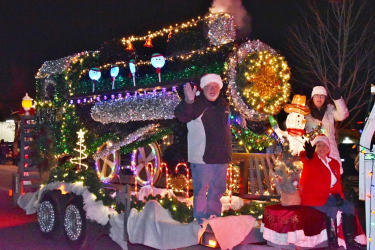 PHOTO GALLERY Young and old delight in Tehachapi's Christmas Parade