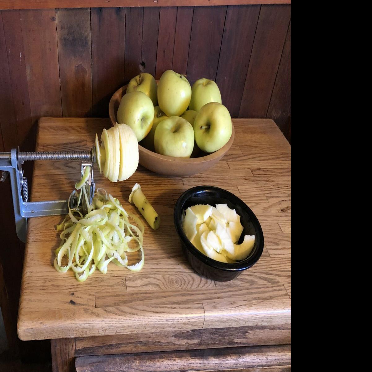 How to Use an Apple Peeler? Made Easy