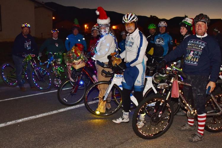 PHOTO GALLERY Young and old delight in Tehachapi's Christmas Parade