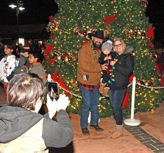 PHOTO GALLERY Time to light Tehachapi's Christmas tree News