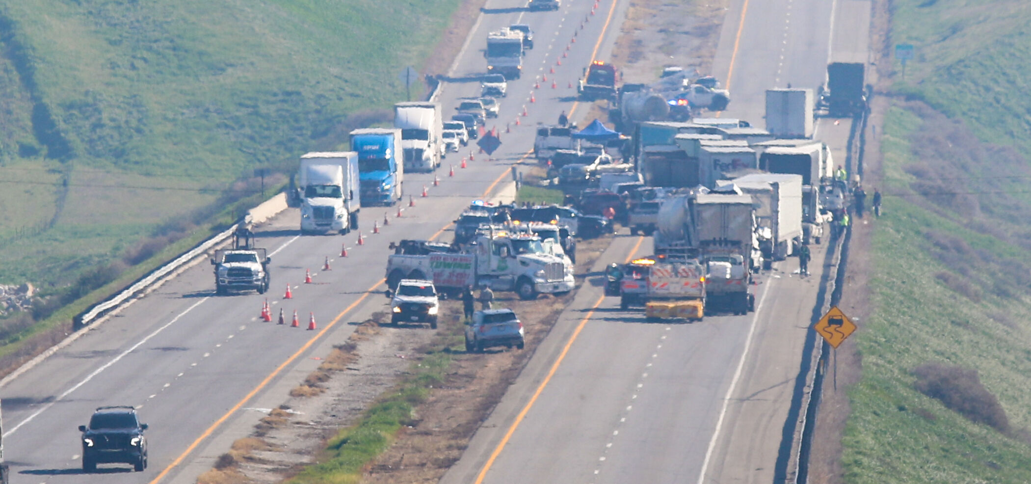 43-vehicle pileup snarls traffic on Highway 58 between Bakersfield