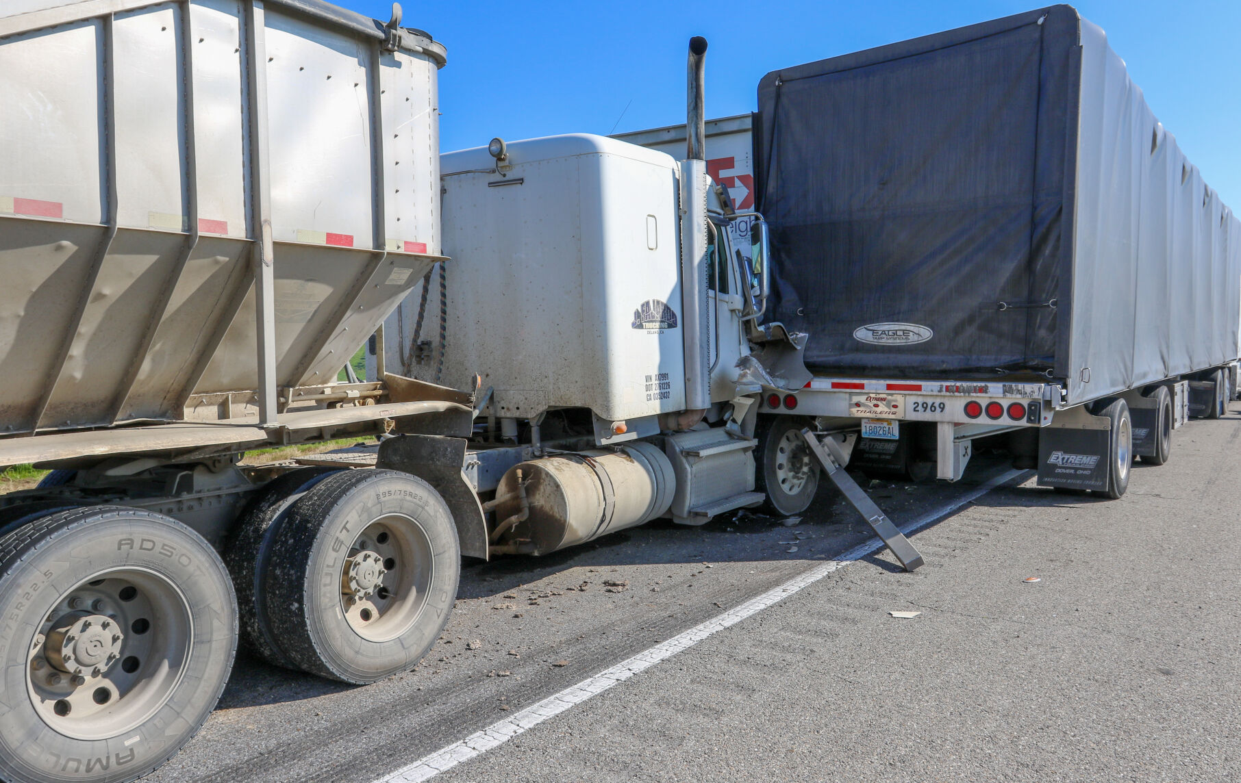 43-vehicle pileup snarls traffic on Highway 58 between Bakersfield