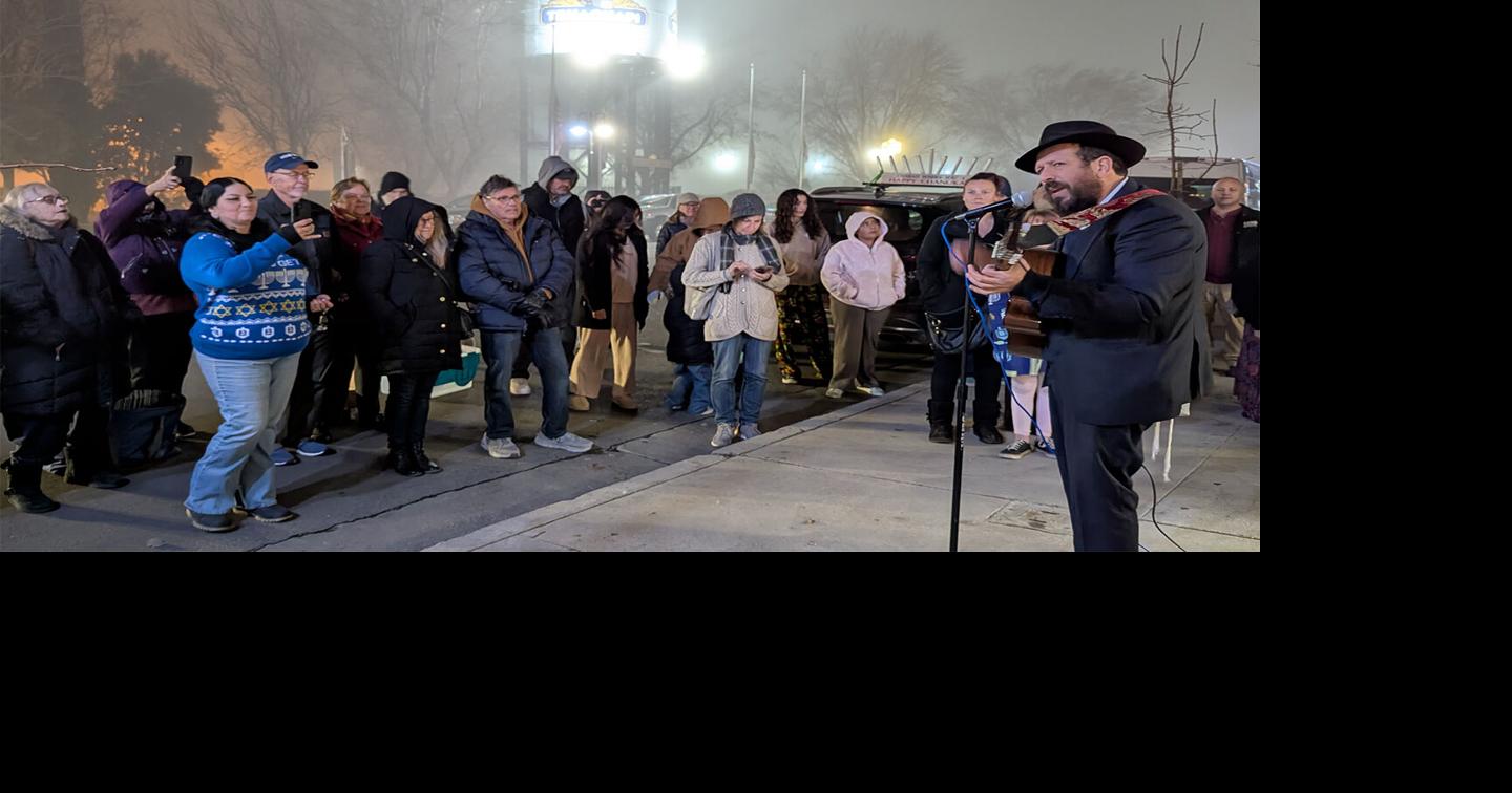 Sixth night of Hanukkah celebrated with menorah lighting downtown ...