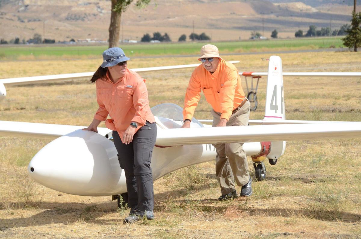 PHOTO GALLERY Gliding through Tehachapi's skies during the Dust Devil