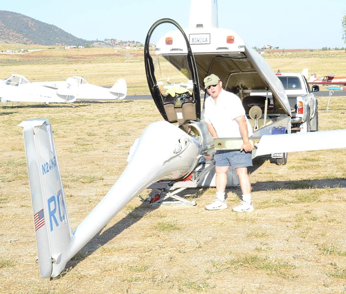 PHOTO GALLERY Gliding through Tehachapi's skies during the Dust Devil