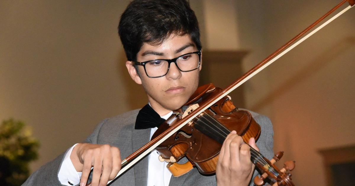 PHOTO GALLERY: Raising their instruments, voices | Multimedia ...