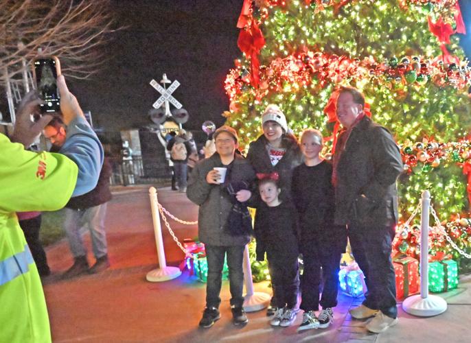 PHOTO GALLERY Santa lights the city Christmas tree News