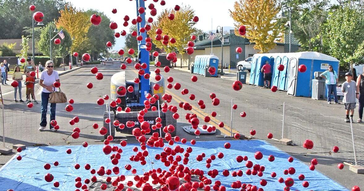 PHOTO GALLERY: Apple Festival announces “Apple Drop” winners | News ...