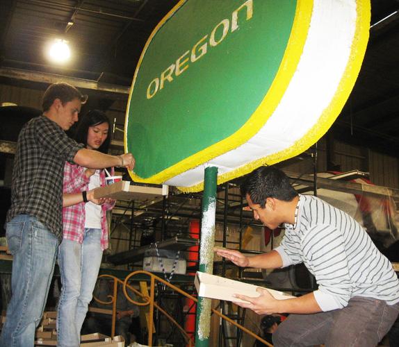 Tehachapi Future Business Leaders decorate Rose Bowl Floats Lifestyle