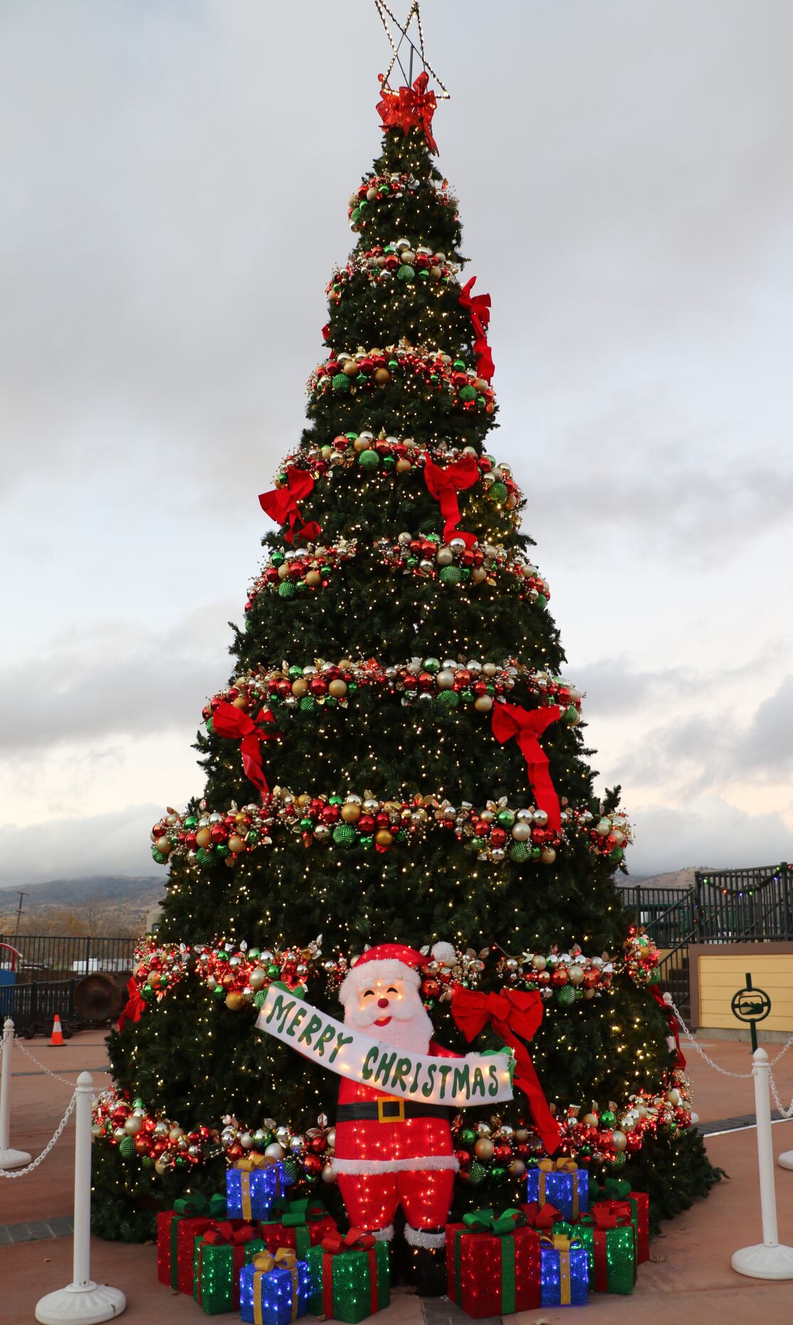 Tehachapi Christmas Parade 2022 Join In The Lighting Of The Tehachapi Christmas Tree | News |  Tehachapinews.com