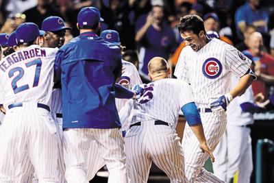 Cubs pull away, complete sweep of skidding White Sox