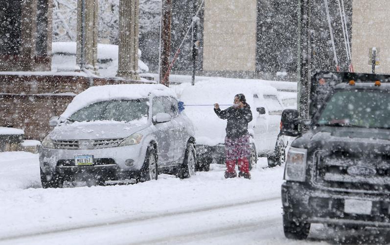 Forecaster calls for 'heavy snow' throughout day as storm prompts ...