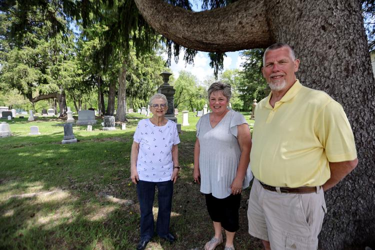 Dubuque church returns to founding family as members restore graves