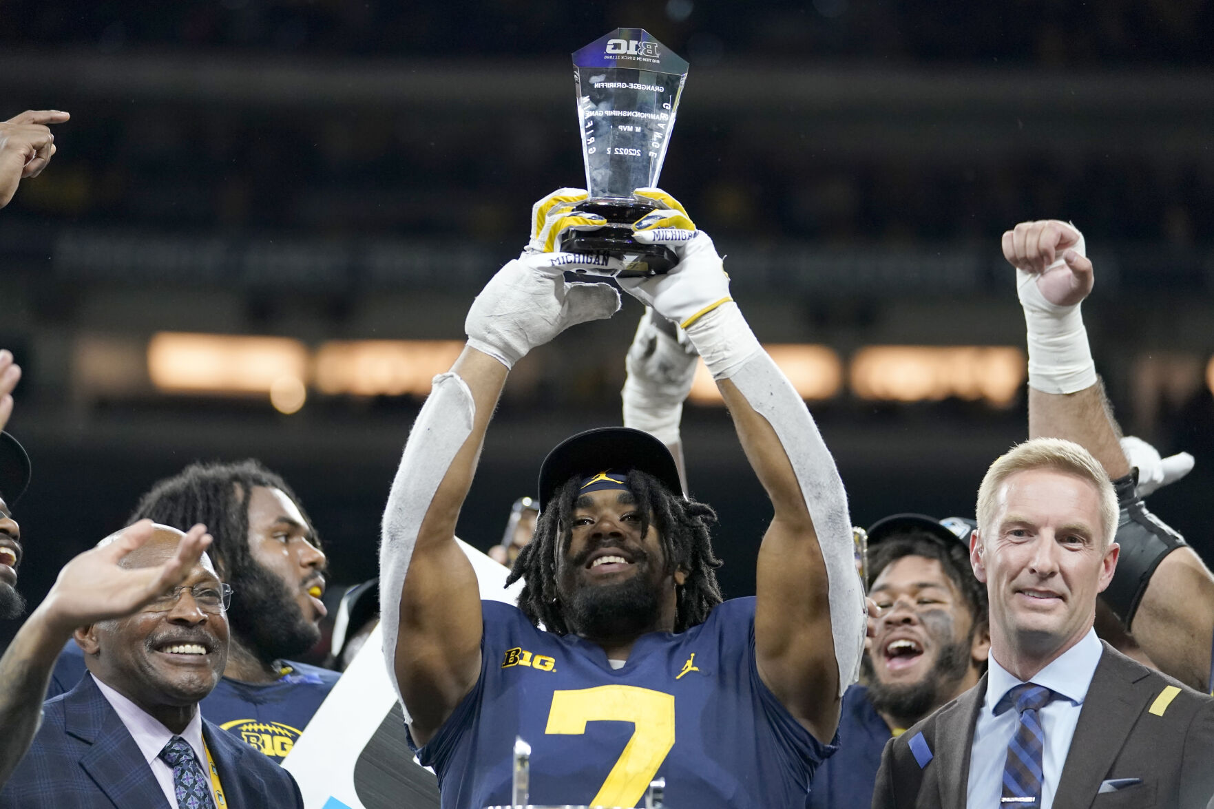 College Football: No. 2 Michigan Beats Purdue 43-22 For Big Ten Crown ...