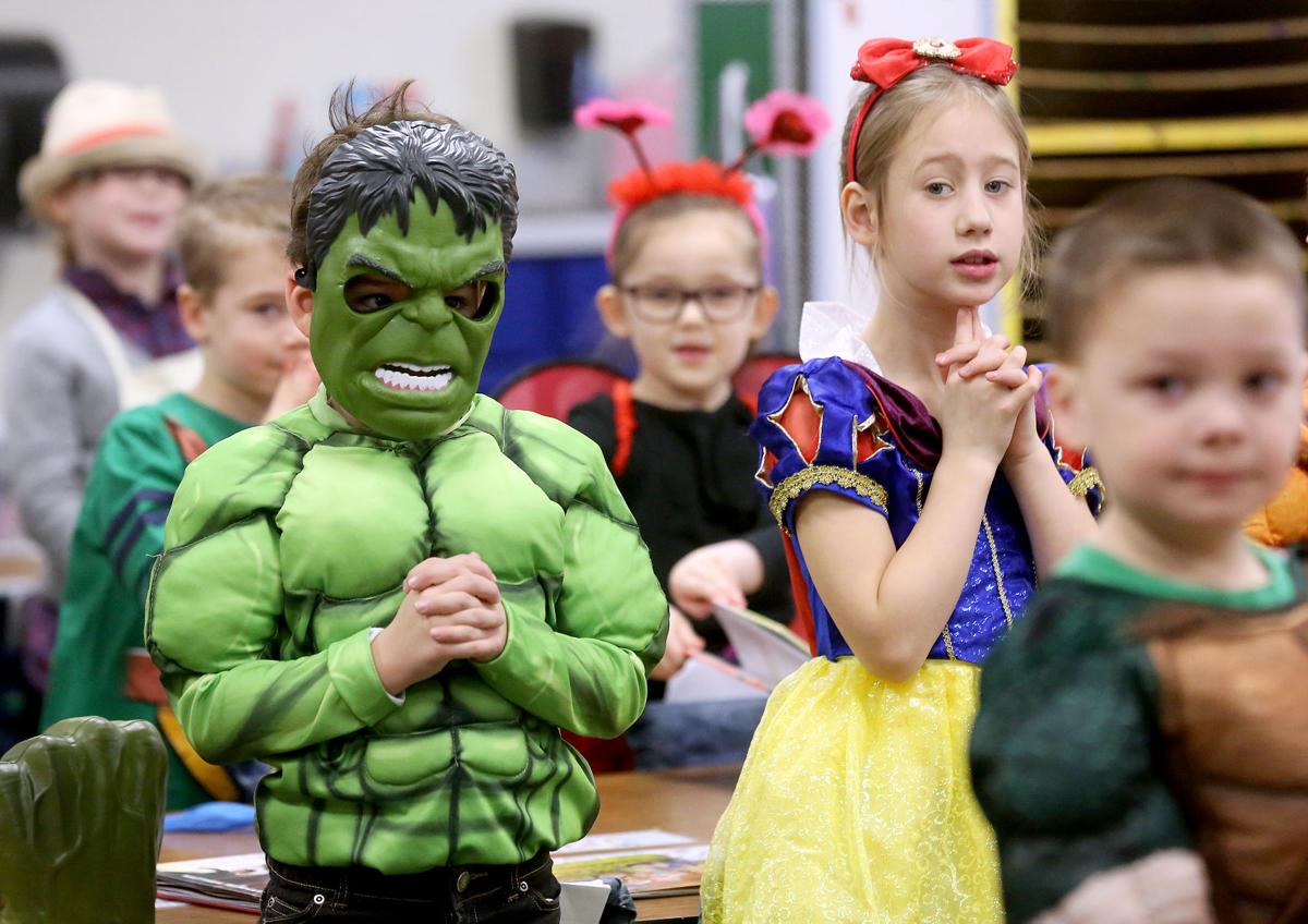Celebrating With Costumes Students Dress Up As Favorite Book Characters Tri State News Telegraphherald Com