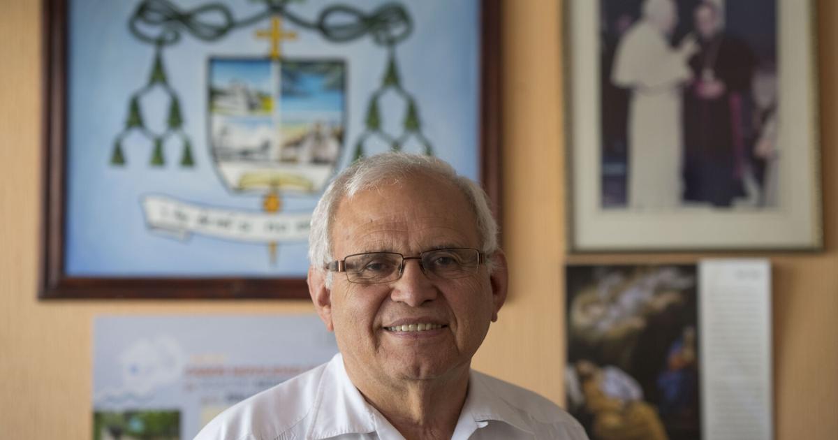 Cardenal activista de Guatemala | Subir fotos Cardenal activista de Guatemala | Subir fotos