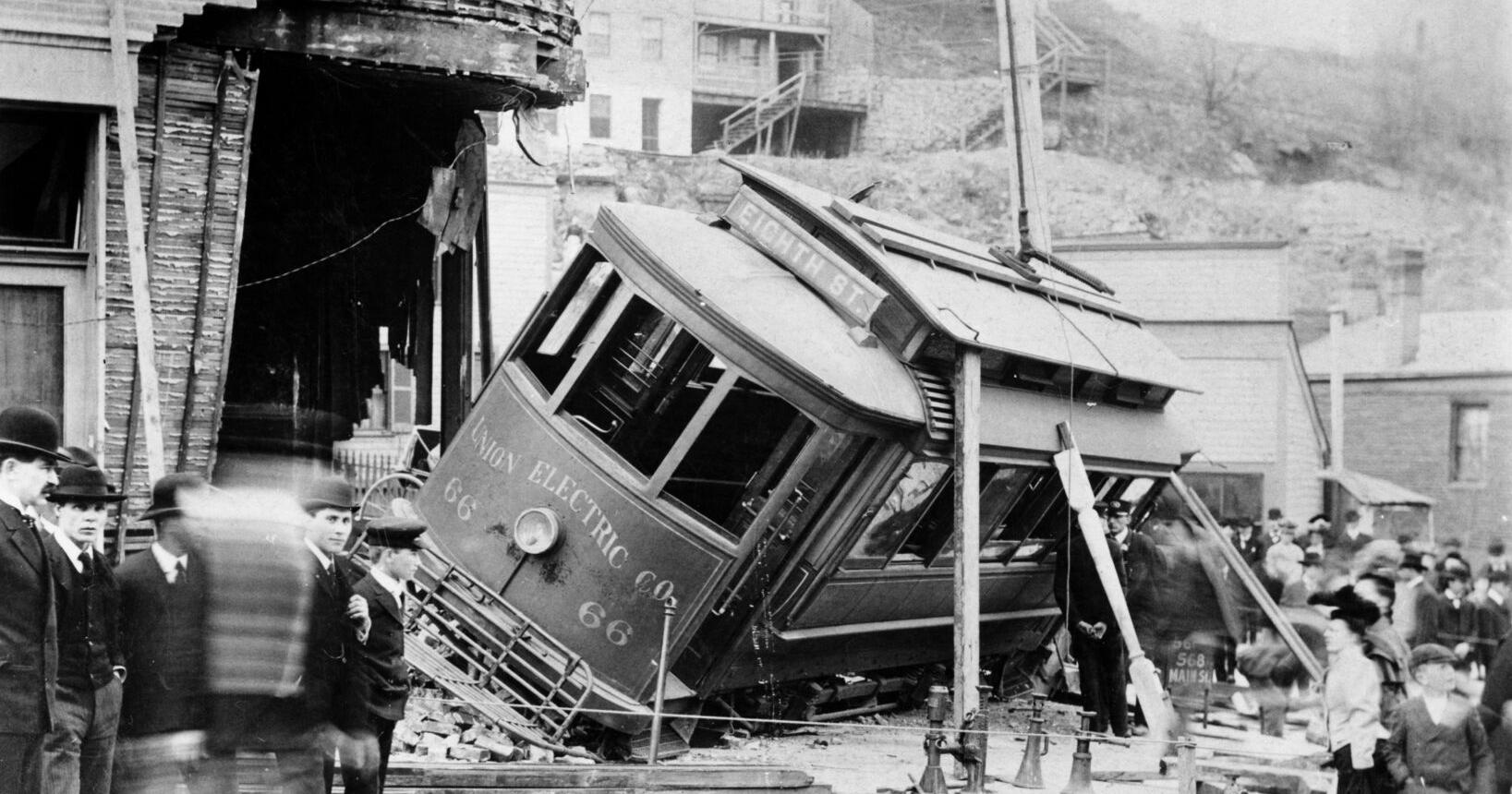 Dubuque's Easter history in song, streetcar crashes and honking car horns - Vimarsana News