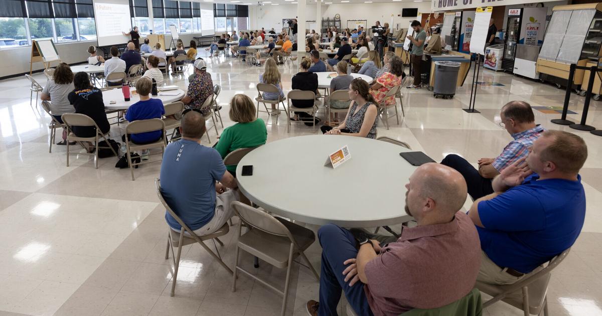Dubuque residents discuss proposed school reorganization