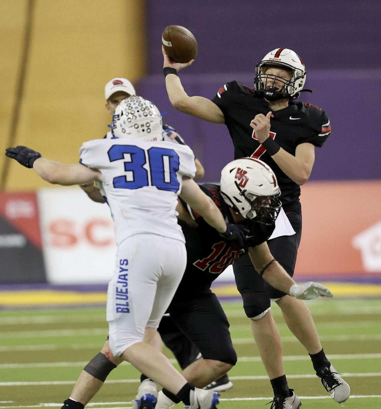 Prep football: Western Dubuque takes aim at 3rd state championship