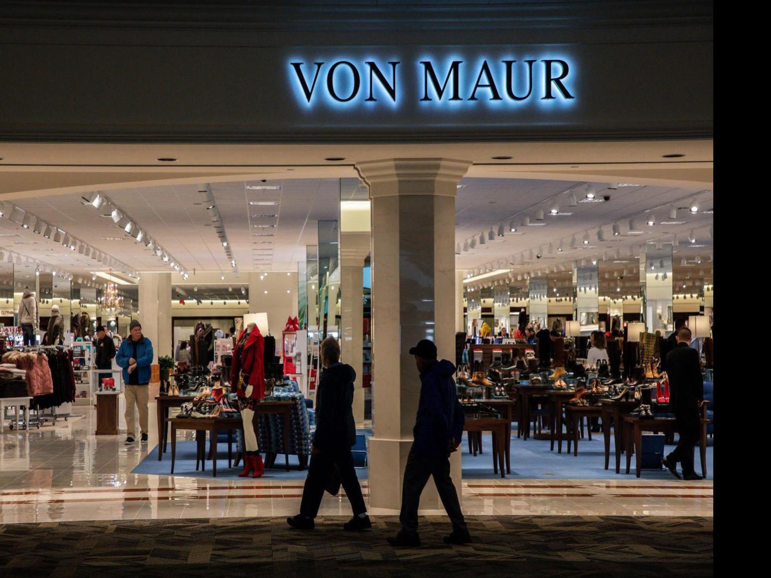 A piano player, free gift wrap and coat check. In Chicago's suburbs, Von  Maur is out to prove traditional department stores aren't dead., Business