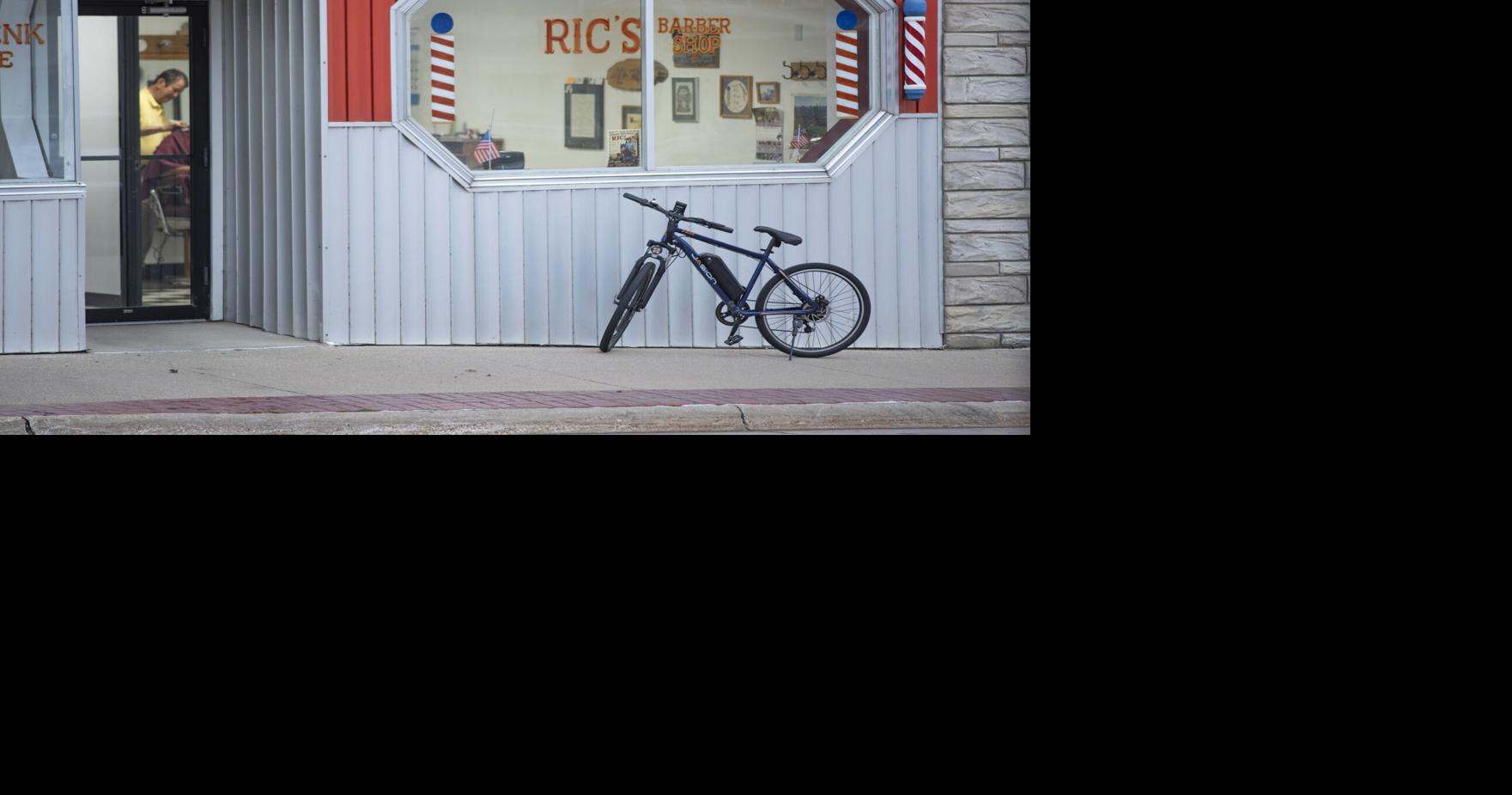 Dyersville barber shop closes after more than 5 decades