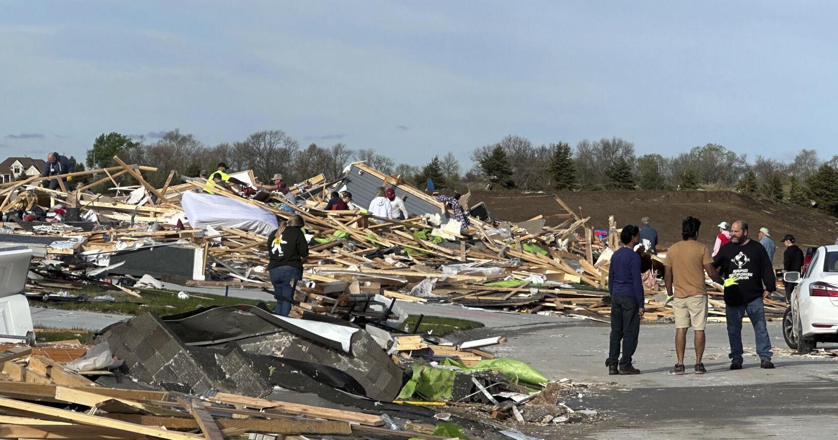 Residents sift rubble after tornadoes hit Nebraska, Iowa - Vimarsana News
