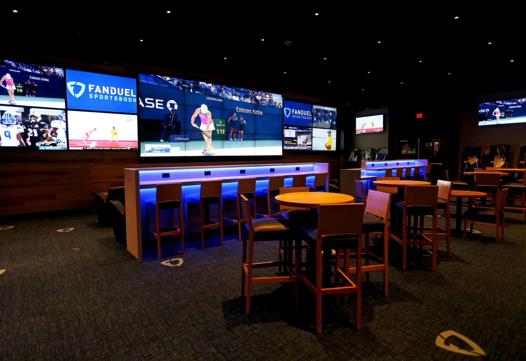 station casino sports book hours
