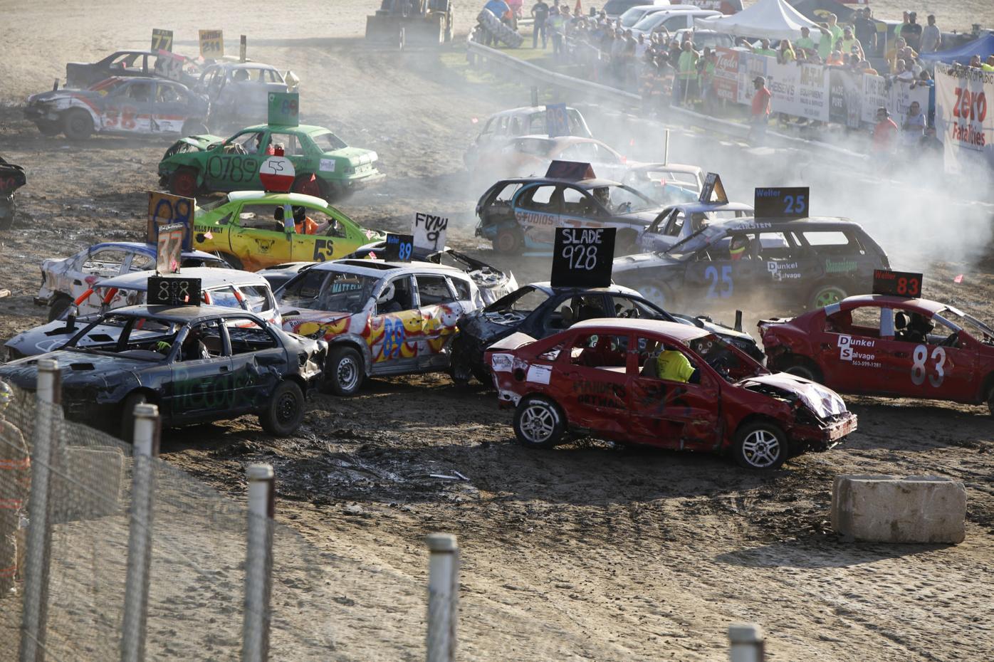 Demolition Derby Draws Hundreds To Dubuque County Fair Tri State News Telegraphherald Com