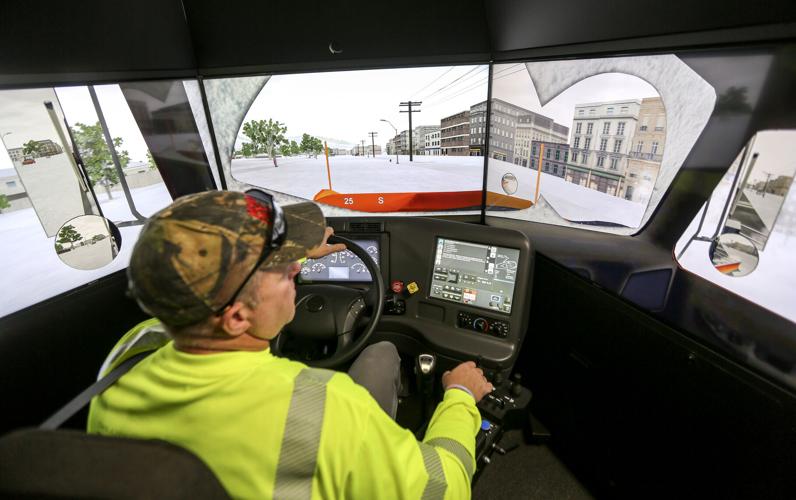 Simulation helps Dubuque snow plow drivers prepare for winter | Tri ...
