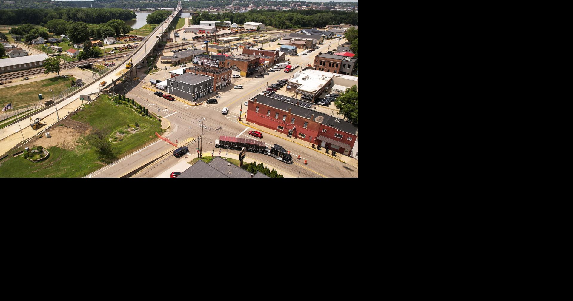 'Tight-knit' East Dubuque businesses band together during bridge closure