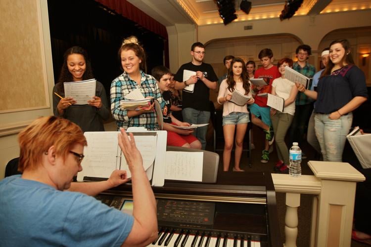 Curtain call: Dubuque youth theater icon takes a bow | Features ...