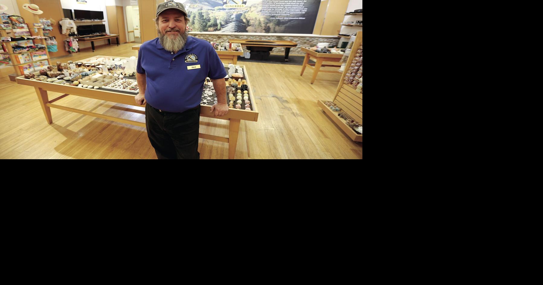 Biz Buzz New store opens at Kennedy Mall; Dubuque dog groomer opens