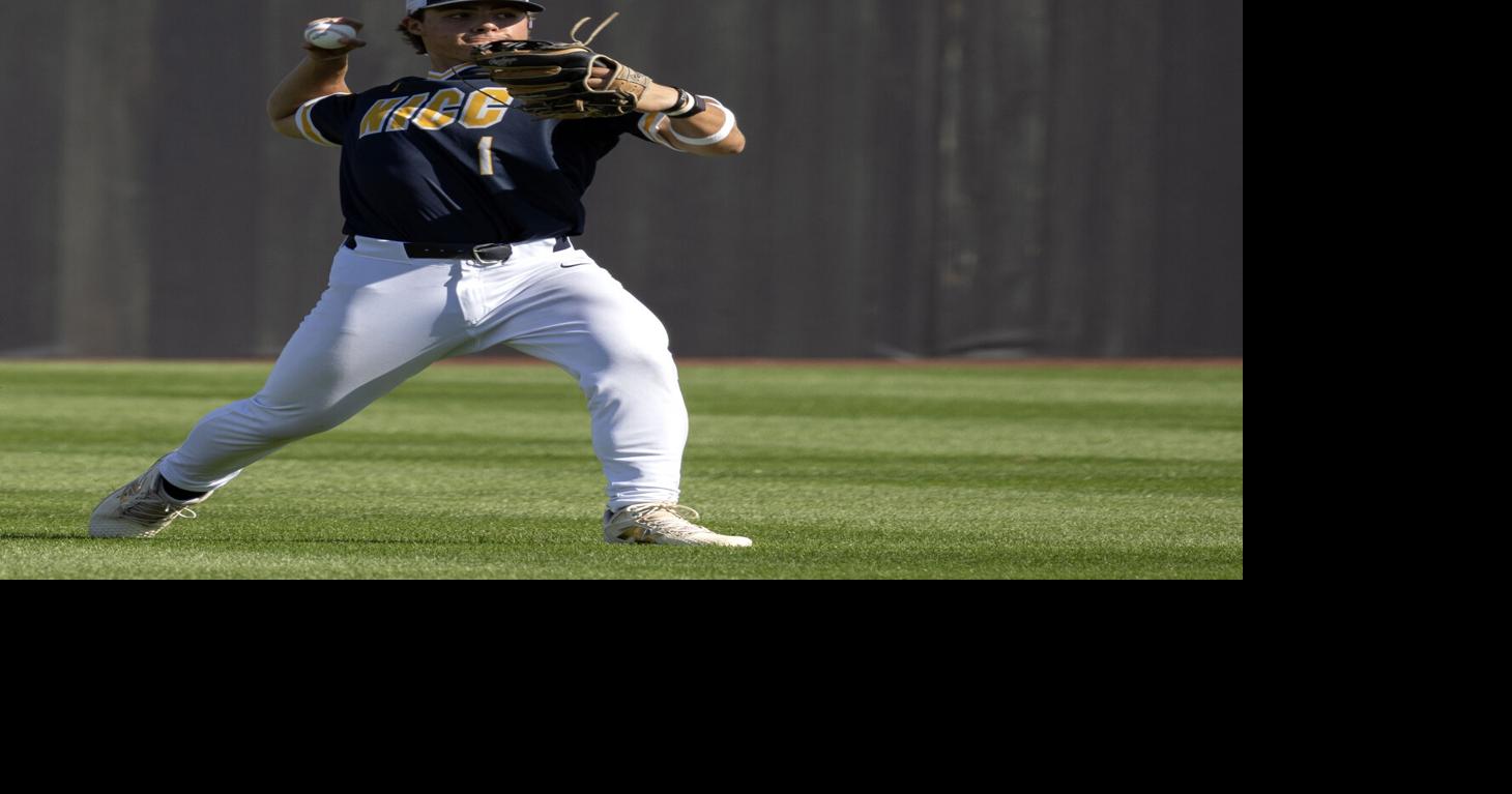 College baseball: Different diamond, same magical feel at Field of Dreams for Dubuque, NICC programs