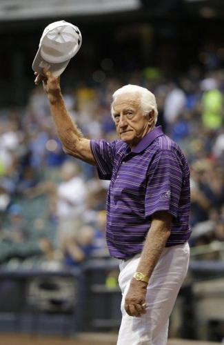Brewers broadcaster Bob Uecker hit by ball, hospitalized