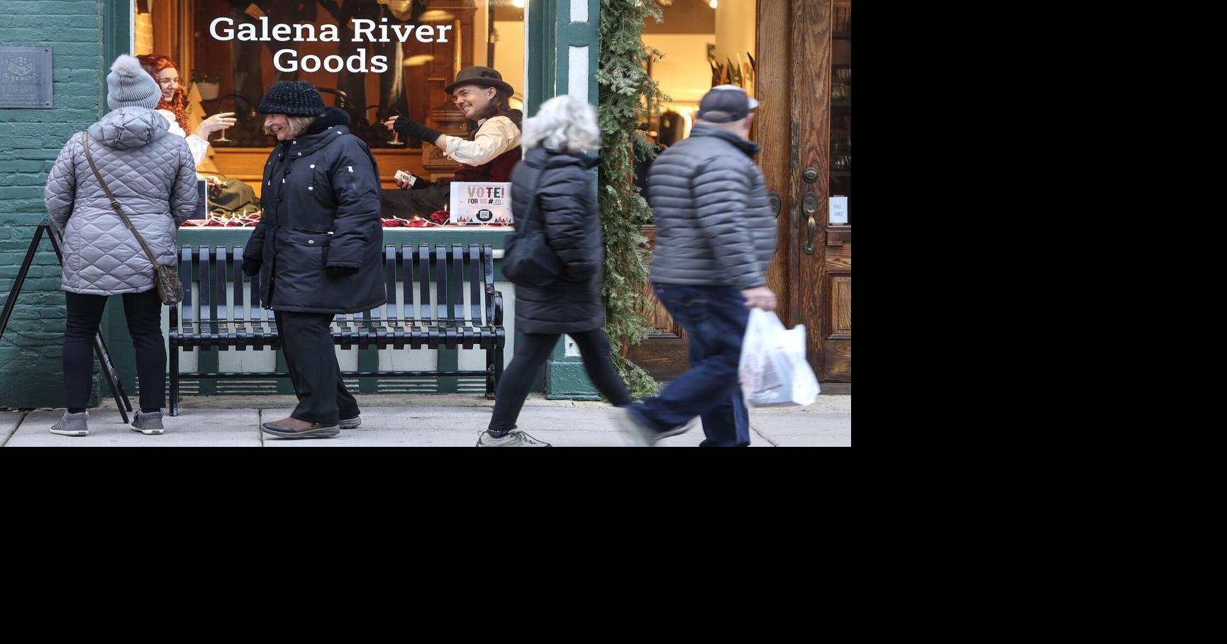 Galena's Living Windows bring oldfashioned holiday spirit to life