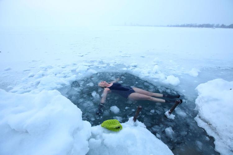 Every day at sunrise, 3 women 'swimming through' winter in icy Lake Michigan  | Features | telegraphherald.com