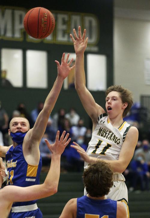 Dubuque Hempstead vs Dubuque Wahlert basketball