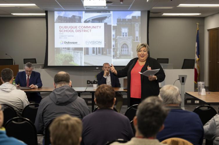 CORRECTED Dubuque district leaders discuss middle schools, proposed