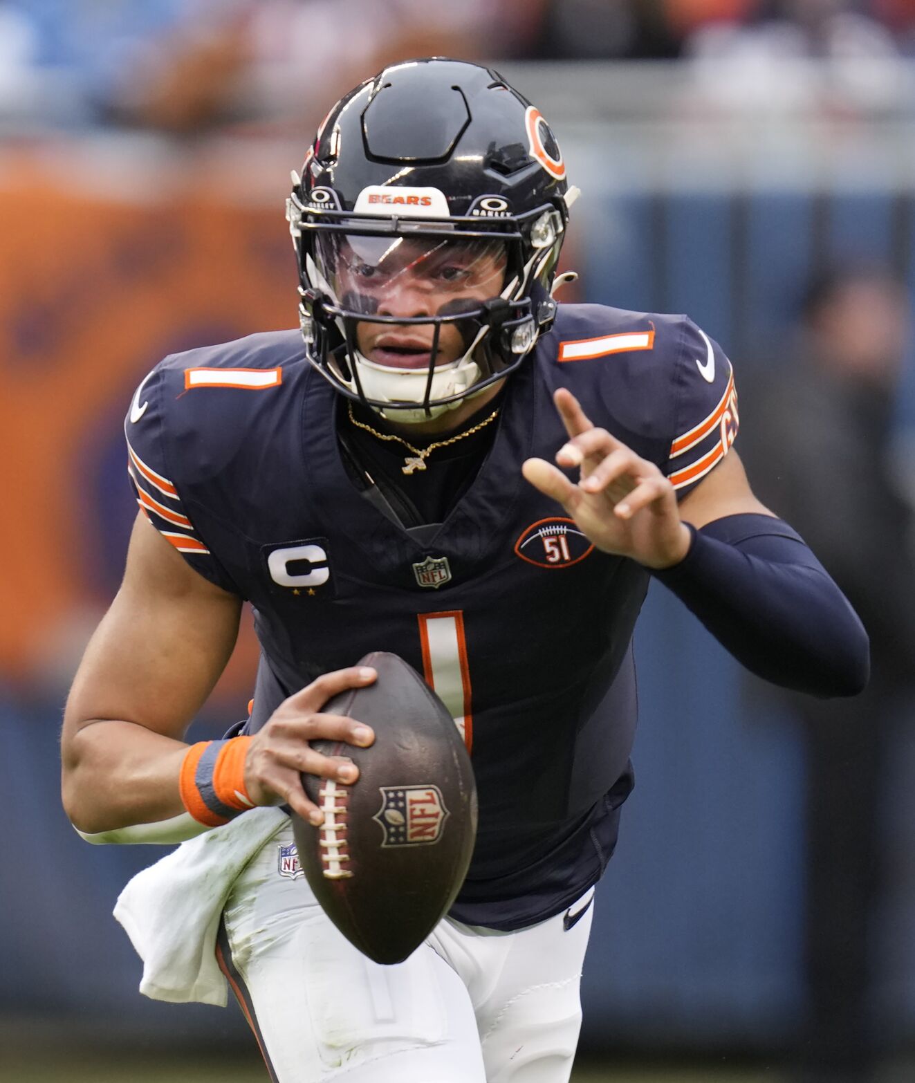 NFL: Justin Fields Leads Bears To 28-13 Win Over NFC North-leading ...