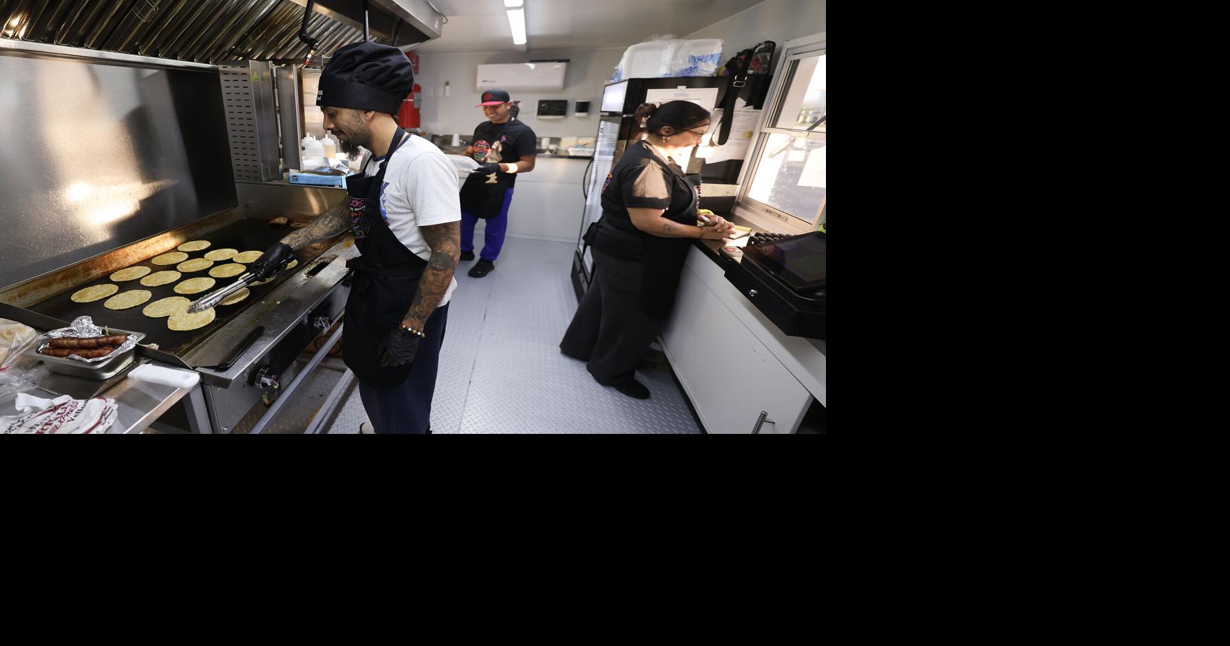 10172026-tacofoodtruck-3-dk.jpg