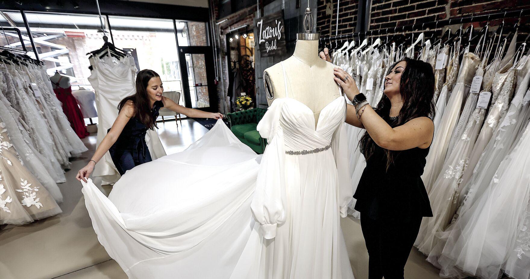 Biz Buzz: Dubuque bridal boutique celebrates 10 years; Jo Daviess County manufacturer opens storefront; new barbershop debuts in Manchester - Vimarsana News