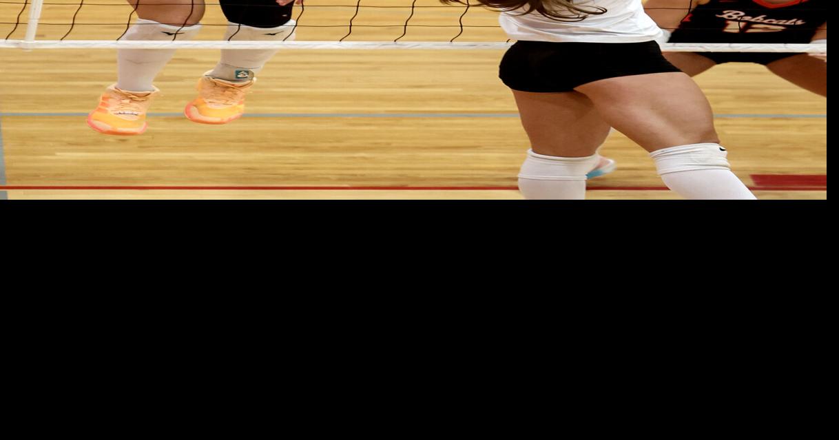 Prep volleyball: Western Dubuque responds under pressure in tournament action