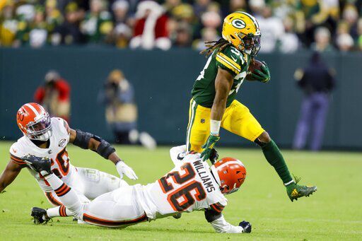 Aaron Rodgers sets team TD record as Packers hold off Browns - Chicago  Sun-Times