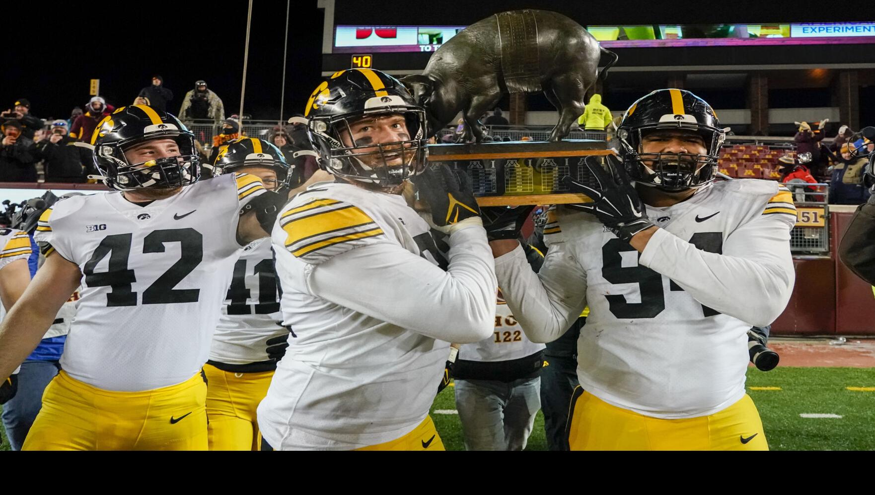 College football: Iowa edges Minnesota to keep Floyd, control B1G West |  Other Sports | telegraphherald.com
