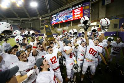 Prep Football Western Dubuque Tops Solon For 3a State
