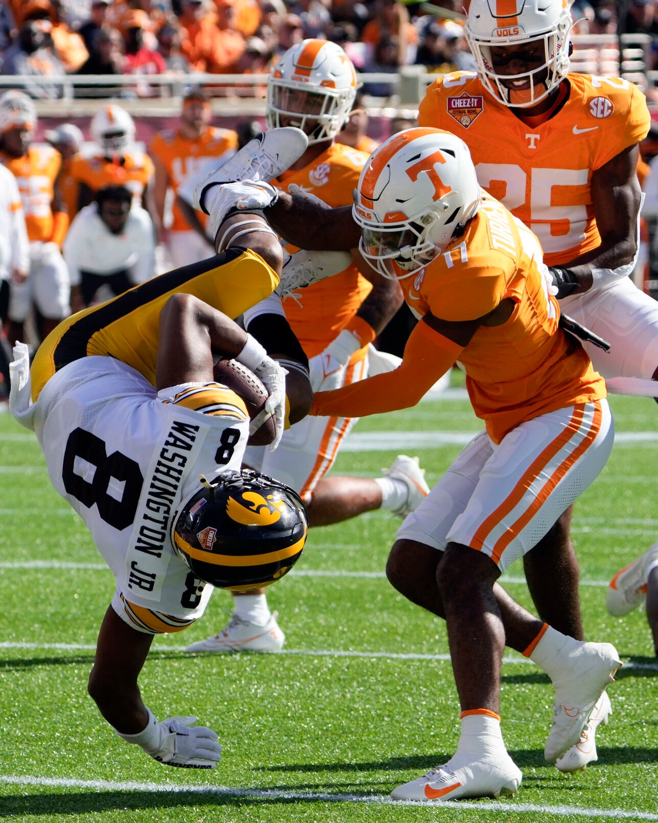 Iamaleava Leads No. 25 Tennessee To 35-0 Rout Of No. 20 Iowa In Citrus ...